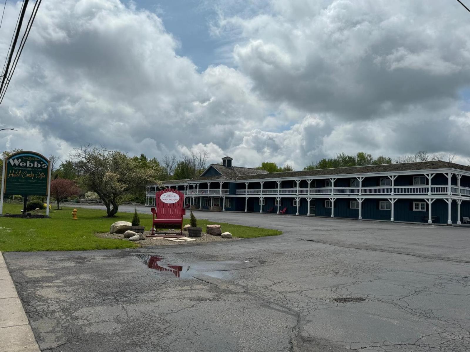 Webb'S Hotel Mayville Exterior photo